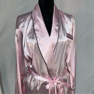 Frederick's of Hollywood Women’s Pink with Black Trim Long Sleeve Robe Size L/XL